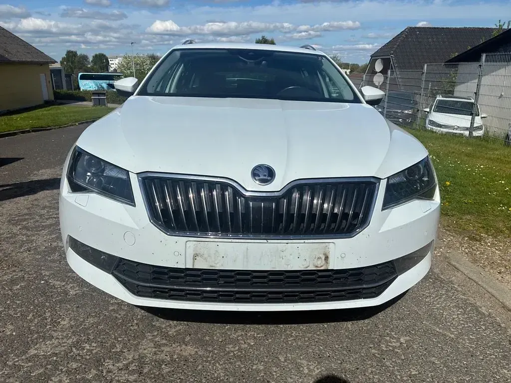 Gebraucht Skoda Superb Style 150 PS (110 kW) 2017 Weiß Kombi