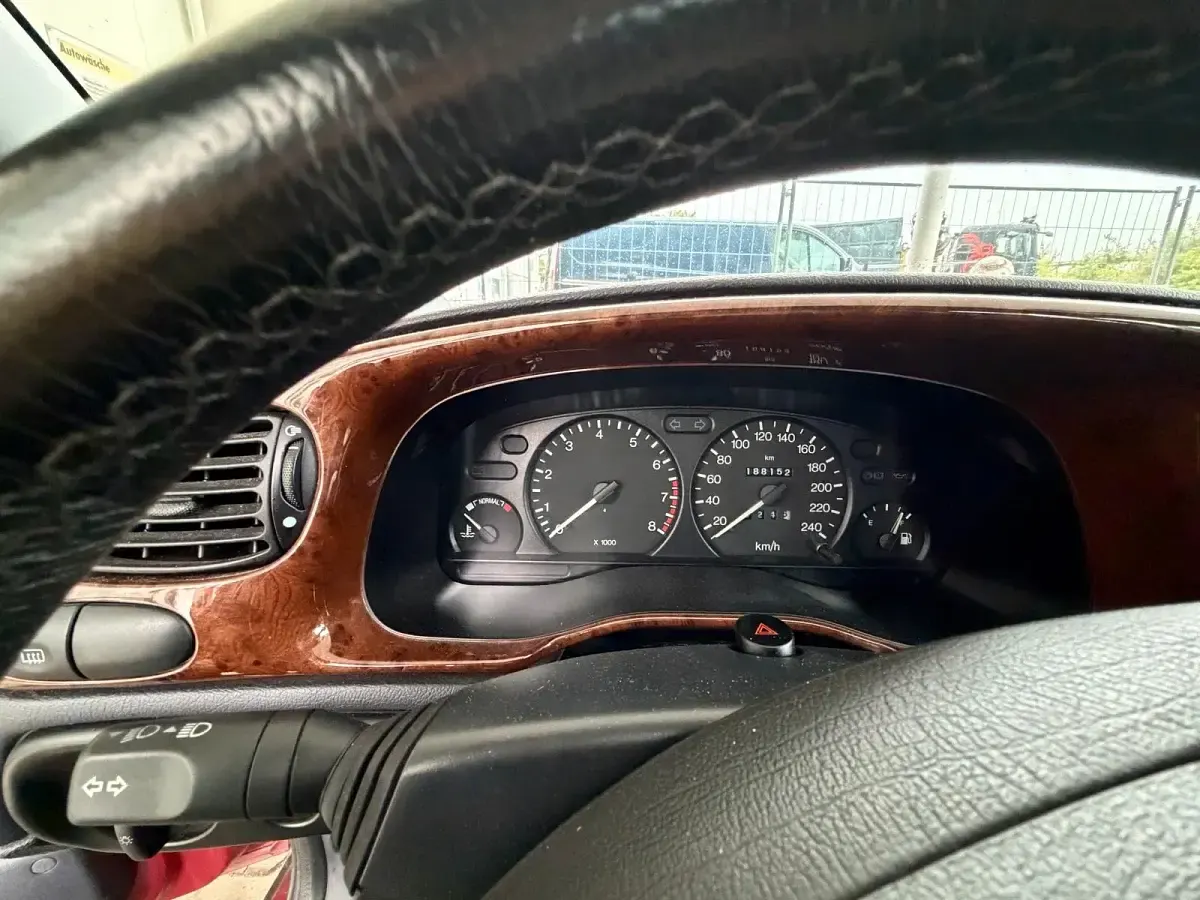 Gebraucht Ford Mondeo 85 PS (62 kW) 1998 Rot Kombi