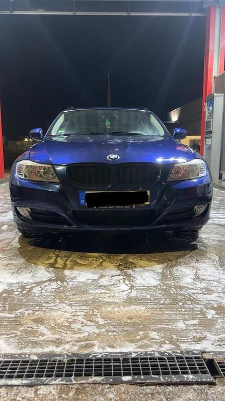 Gebraucht BMW 318 143 PS (105 kW) 2010 Blau Kombi