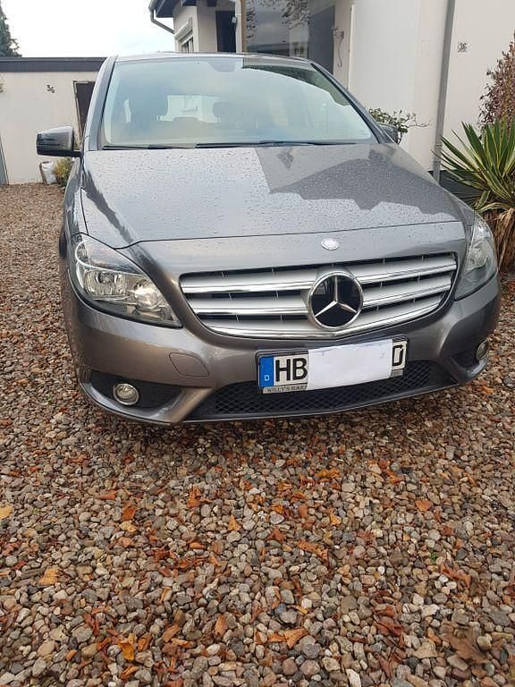 Gebraucht Mercedes B180 122 PS (89 kW) 2013 Grau Van / Kleinbus