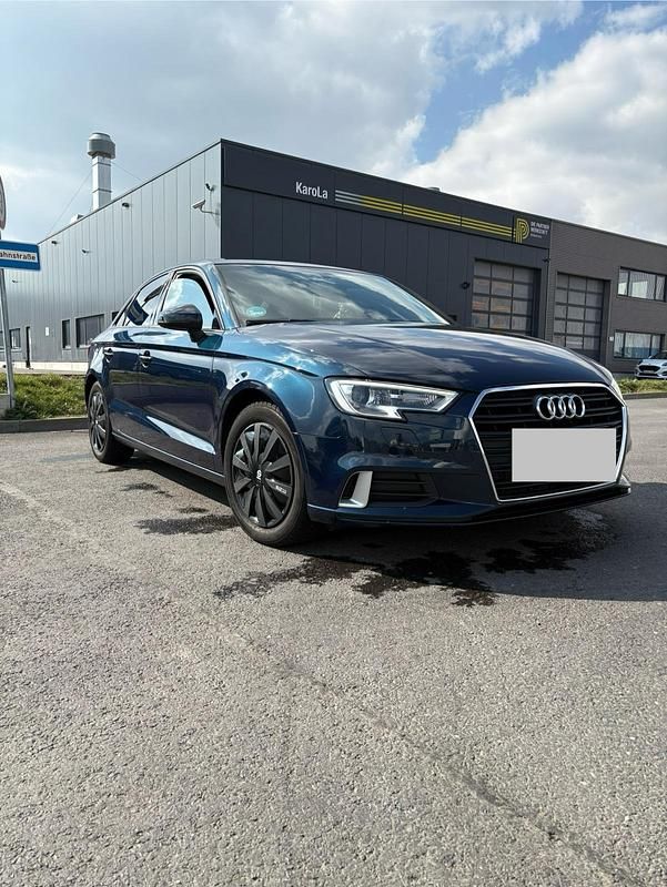 Blau Gebraucht 2020 Audi A3 Limousine | 18.899 € (Superpreis) - Bild 1/4