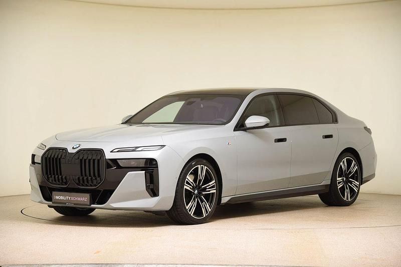 Grau Gebraucht 2024 BMW 740 M Sport Limousine | 99.880 € - Bild 1/4
