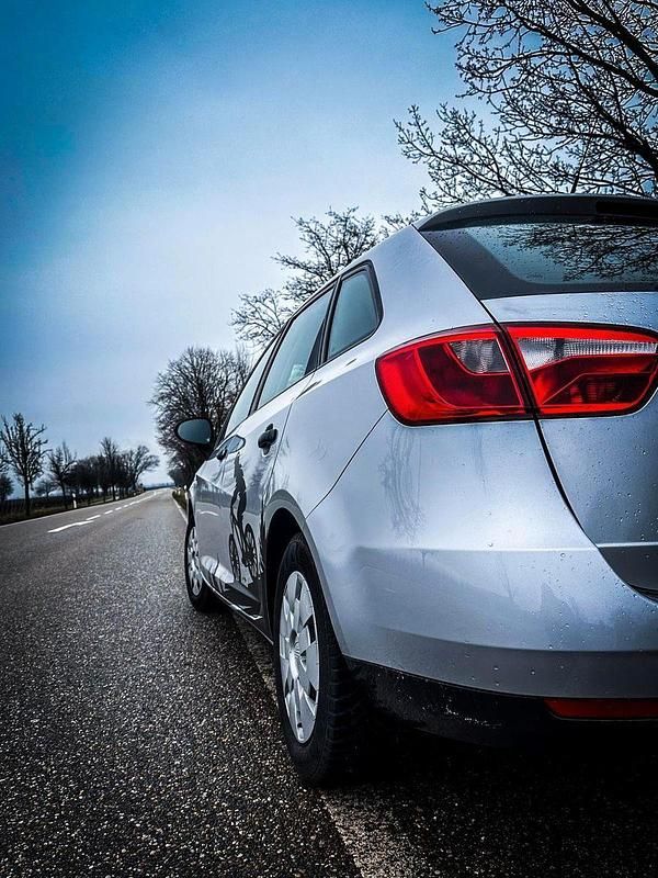 Silber Gebraucht 2013 Seat Ibiza ST Reference Kombi | 4.444 € (Guter Preis) - Bild 1/4