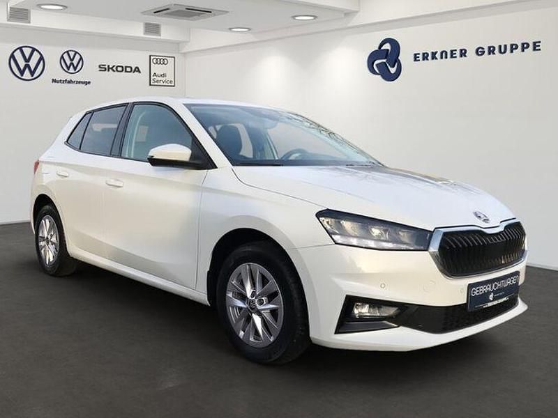 Gebraucht Skoda Fabia Ambition 95 PS (69 kW) 2022 Moonweiß perleffekt Limousine