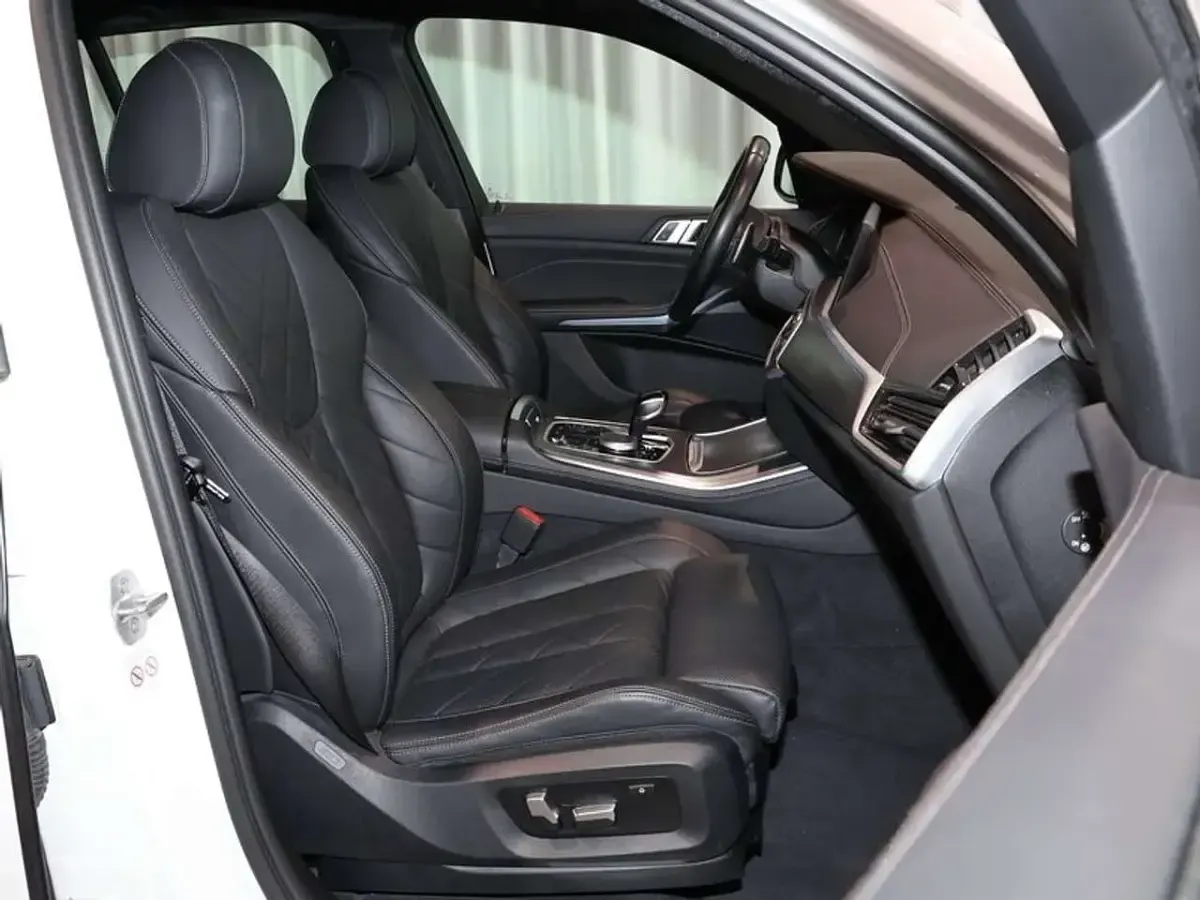 Gebraucht BMW X5 M Sport 286 PS (210 kW) 2023 Alpinweiß uni SUV