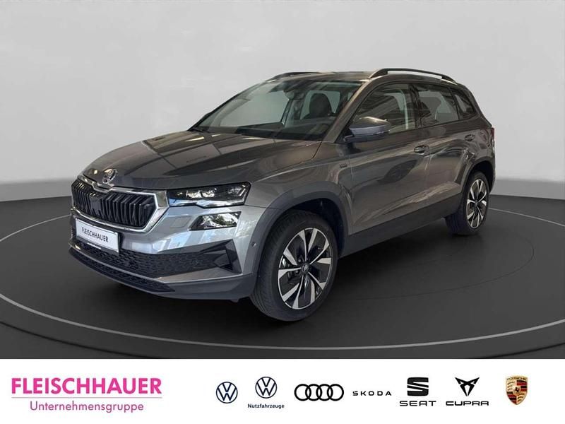 Grau Neu 2025 Skoda Karoq Tour SUV | 47.488 € - Bild 1/4