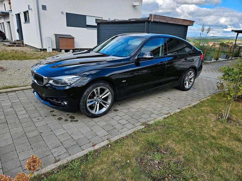 Schwarz Gebraucht 2017 BMW 330 Sport Line Limousine | 13.000 € (Superpreis) - Bild 1/4