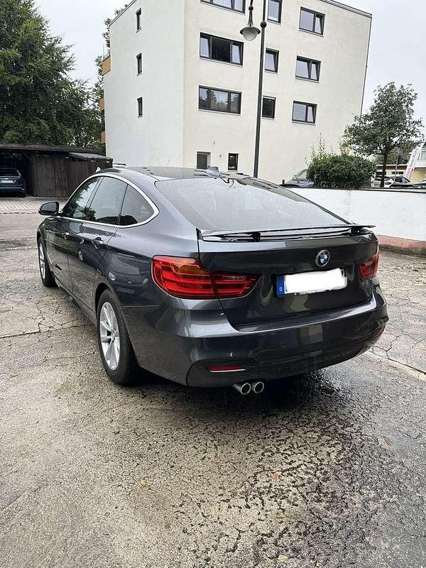 Gebraucht BMW 330 Sport Line 258 PS (189 kW) 2014 Grau Limousine