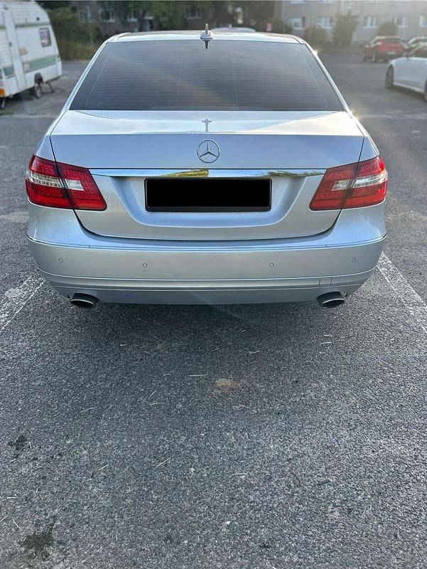 Gebraucht Mercedes E300 231 PS (169 kW) 2010 Silber Limousine
