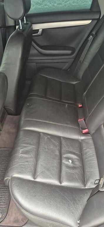 Schwarz Gebraucht 2001 Audi A4 Sport Limousine | 2.000 € (Guter Preis) - Bild 1/4