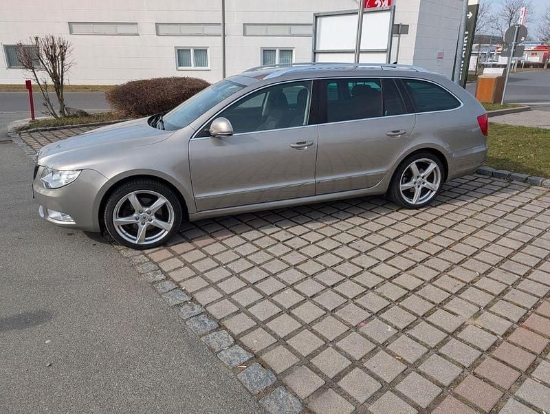 Gebraucht Skoda Superb Elegance 170 PS (125 kW) 2012 Silber Kombi