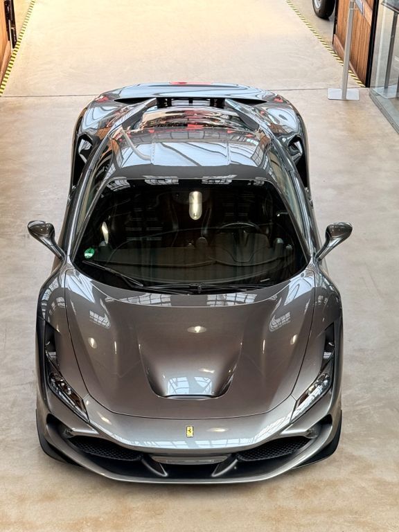Grau Gebraucht 2021 Ferrari F8 Coupé | 309.000 € (Teuer) - Bild 1/4