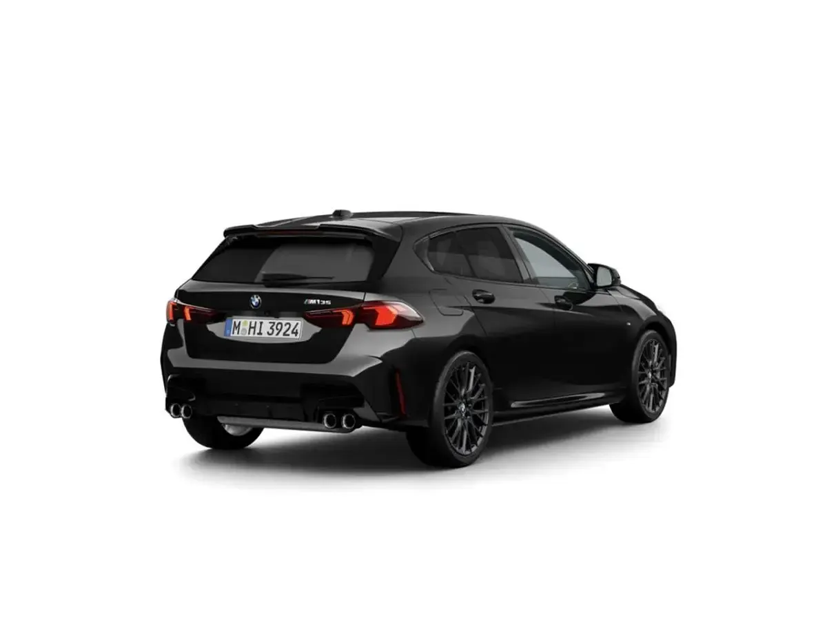 Käytetty BMW 135 Performance 300 HP (220 kW) 2025 Musta Viistoperä