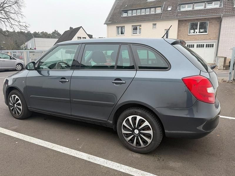 Gebraucht Skoda Fabia 105 PS (77 kW) 2011 Grau Kombi