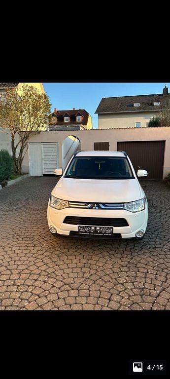 Używany Mitsubishi Outlander 156 KM (114 kW) 2013 Biały SUV