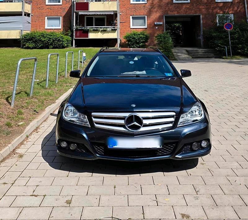 Gebraucht Mercedes C220 170 PS (125 kW) 2011 Andere farben Kombi