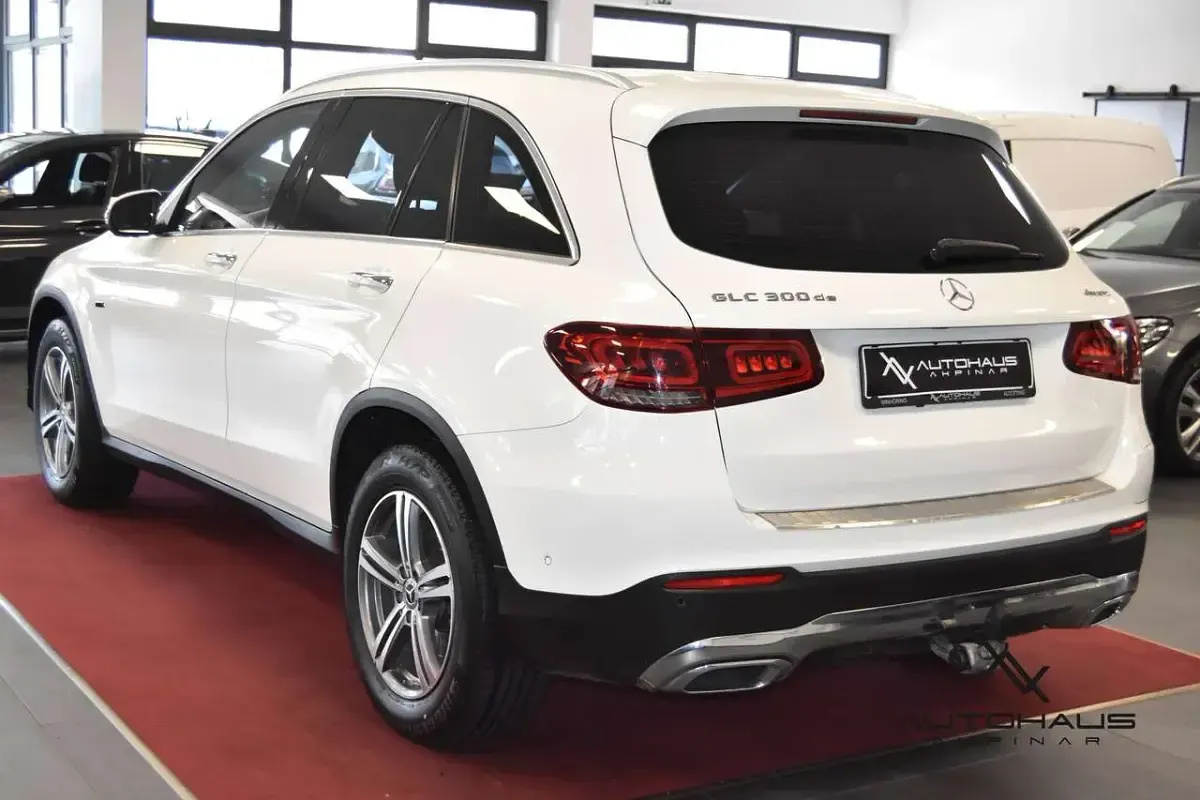 Gebraucht Mercedes GLC300 194 PS (142 kW) 2021 Polarweiss  unilack SUV