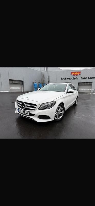 Weiß Gebraucht 2017 Mercedes C180 Avantgarde Limousine | 18.500 € (Guter Preis) - Bild 1/4