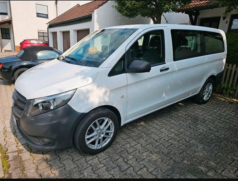 Weiß Gebraucht 2020 Mercedes Vito Van / Kleinbus | 25.399 € - Bild 1/4
