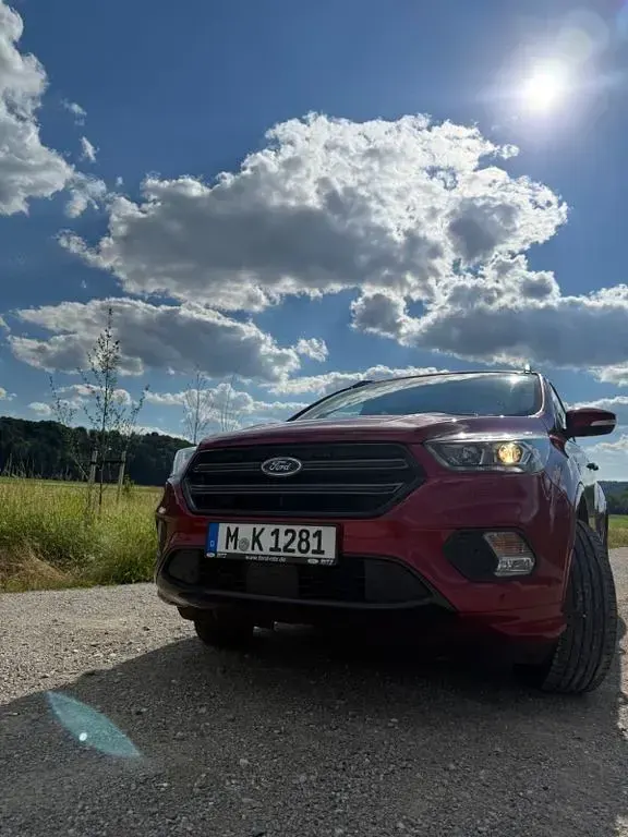Gebraucht Ford Kuga ST-Line 150 PS (110 kW) 2018 Rot SUV