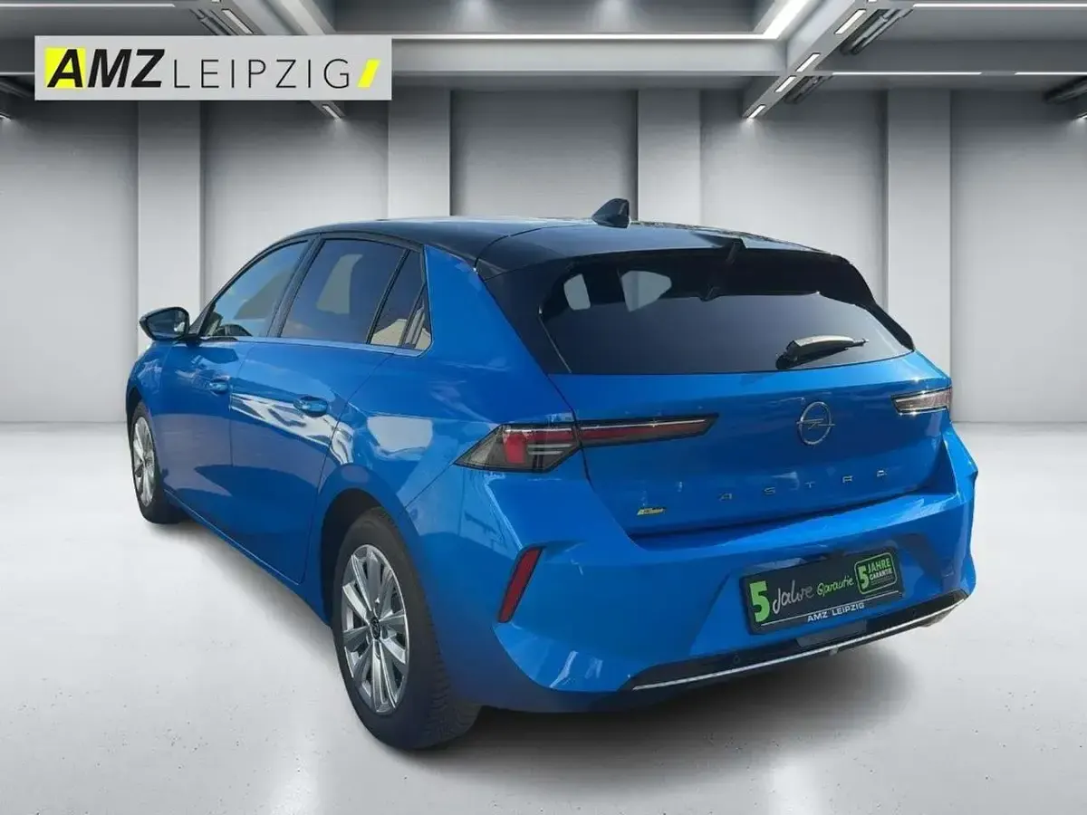 Gebraucht Opel Astra Elegance 131 PS (96 kW) 2023 Kobalt blau/vertigo blau Limousine