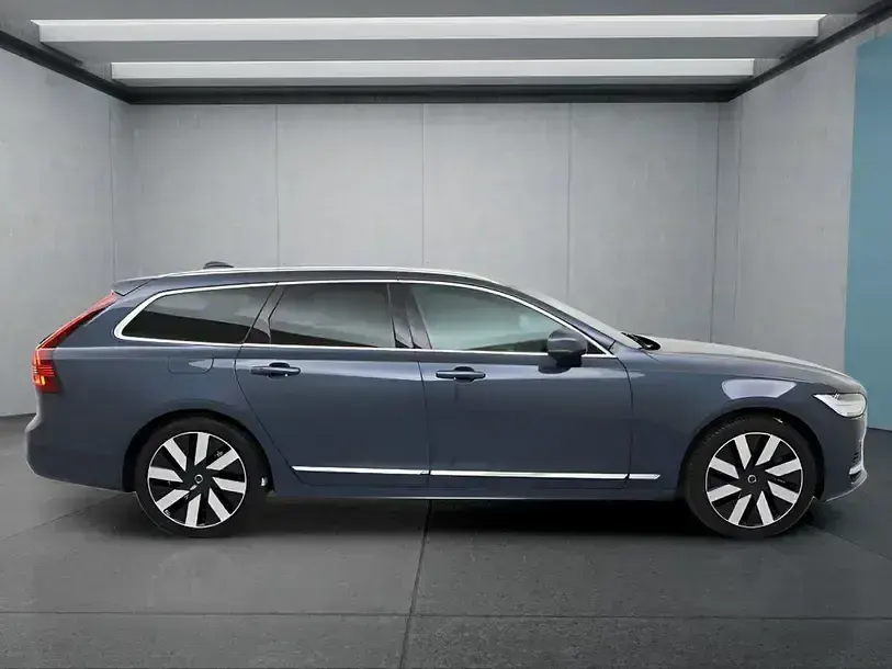 Gebraucht Volvo V90 398 PS (292 kW) 2025 Blau Kombi