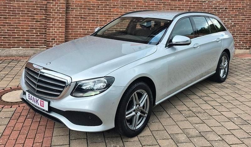Silber Gebraucht 2017 Mercedes E220 Kombi | 14.990 € (Fairer Preis) - Bild 1/4