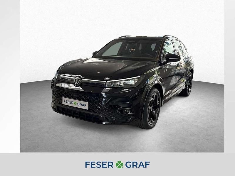 Grenadillschwarz metallic Neu 2025 VW Tiguan R-line SUV | 48.950 € (Fairer Preis) - Bild 1/4