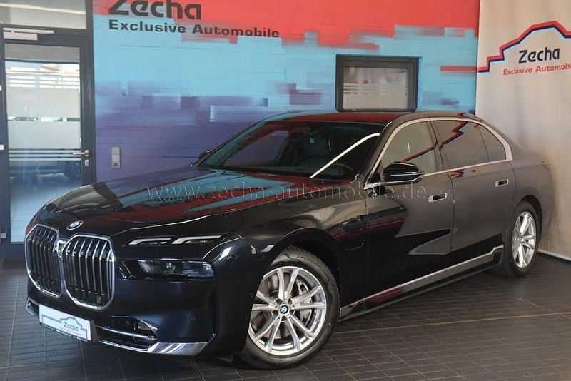 Gebraucht BMW 750e Performance 489 PS (359 kW) 2023 Schwarz Limousine