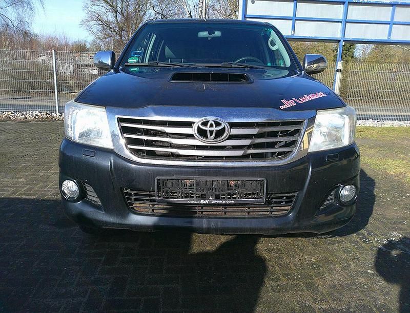 Gebraucht Toyota HiLux Executive 171 PS (125 kW) 2012 Schwarz Abholung