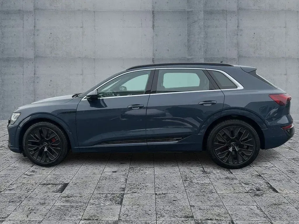 Gebraucht Audi Q8 e-tron S-Line 300 kW (408 PS) 2024 Plasmablau metallic SUV