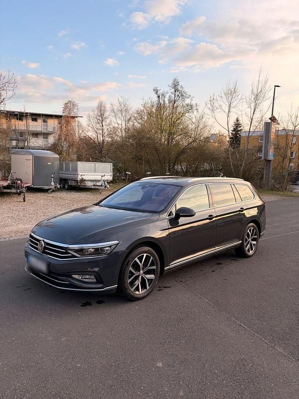 Gebraucht VW Passat Elegance 150 PS (110 kW) 2021 Grau Kombi