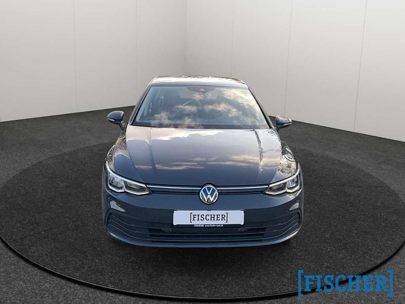 Gebraucht VW Golf VIII Life 116 PS (85 kW) 2023 Uranograu/cinza urano Limousine