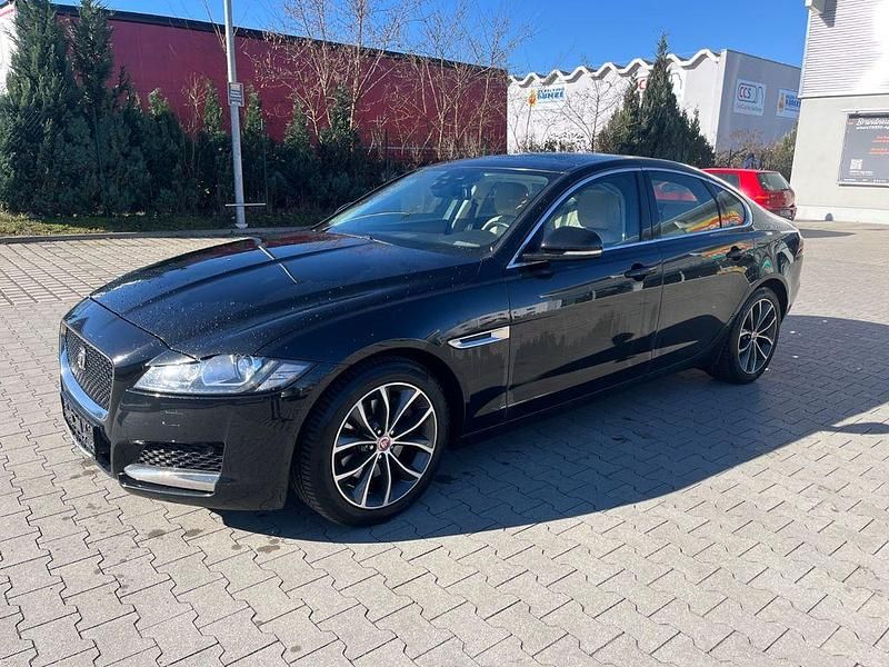 Gebraucht Jaguar XF Prestige 179 PS (131 kW) 2015 Schwarz Limousine