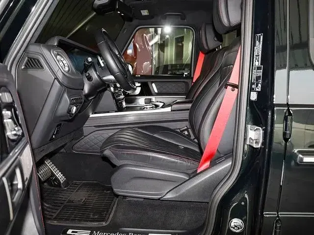 Gebraucht Mercedes G400 330 PS (242 kW) 2024 Smaragdgruen metallic SUV