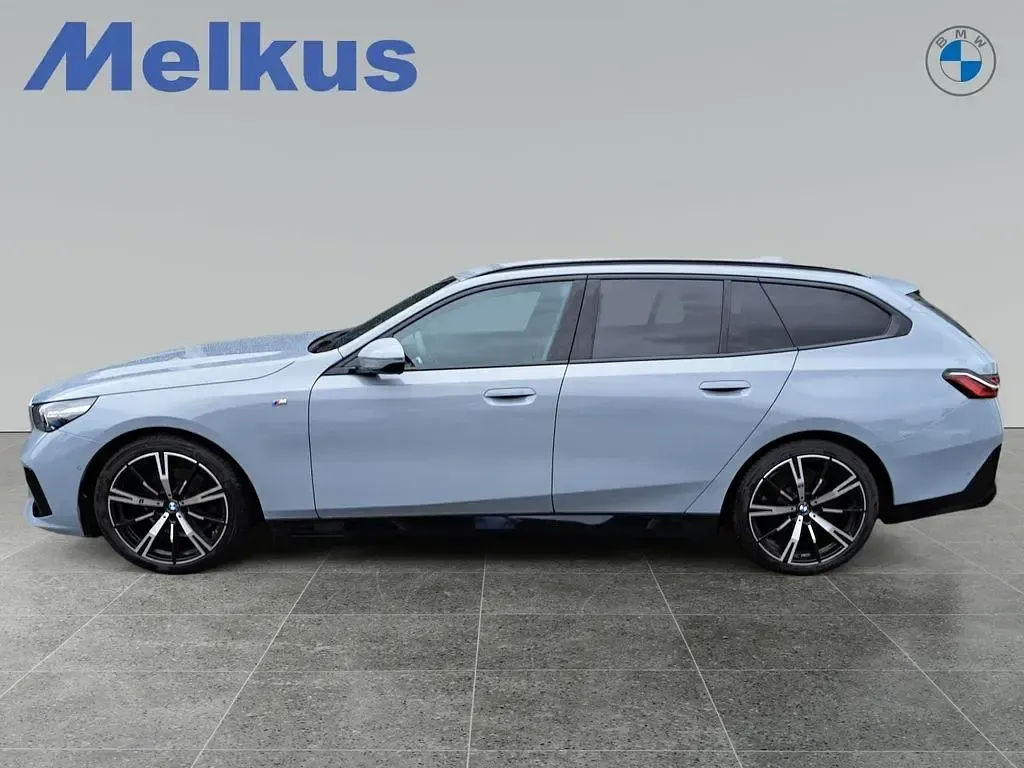 Gebraucht BMW 520 M Sport 197 PS (144 kW) 2024 Grau Kombi