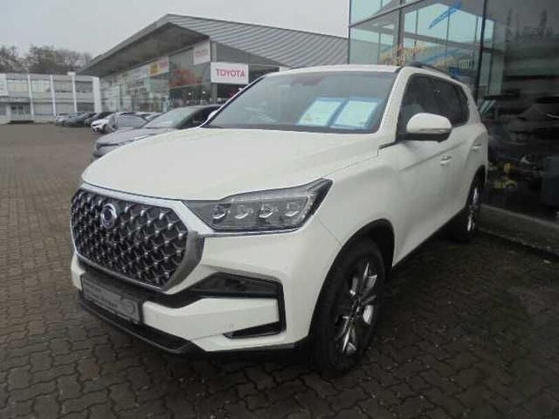 Weiß Gebraucht 2023 Ssangyong (KGM) Rexton Sapphire SUV | 44.900 € (Teuer) - Bild 1/4