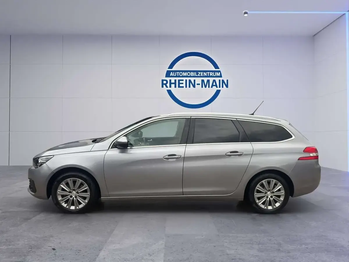 Gebraucht Peugeot 308 Active 131 PS (96 kW) 2021 Grau Kombi