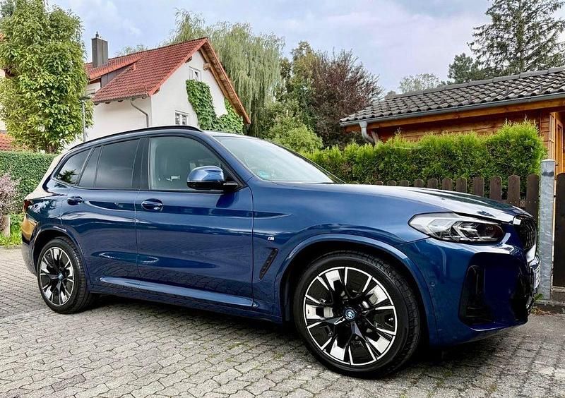 Gebraucht BMW iX3 Impressive 210 kW (286 PS) 2022 Blau SUV