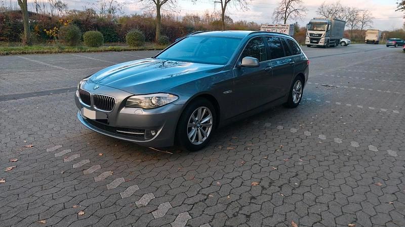 Gebraucht BMW 520 184 PS (135 kW) 2011 Grau Kombi