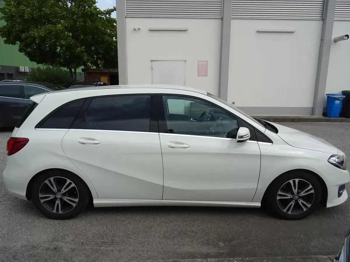 Gebraucht Mercedes B180 109 PS (80 kW) 2016 Weiß Kleinwagen