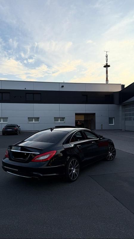 Schwarz Gebraucht 2013 Mercedes CLS350 Coupé | 17.990 € (Etwas zu teuer) - Bild 1/4