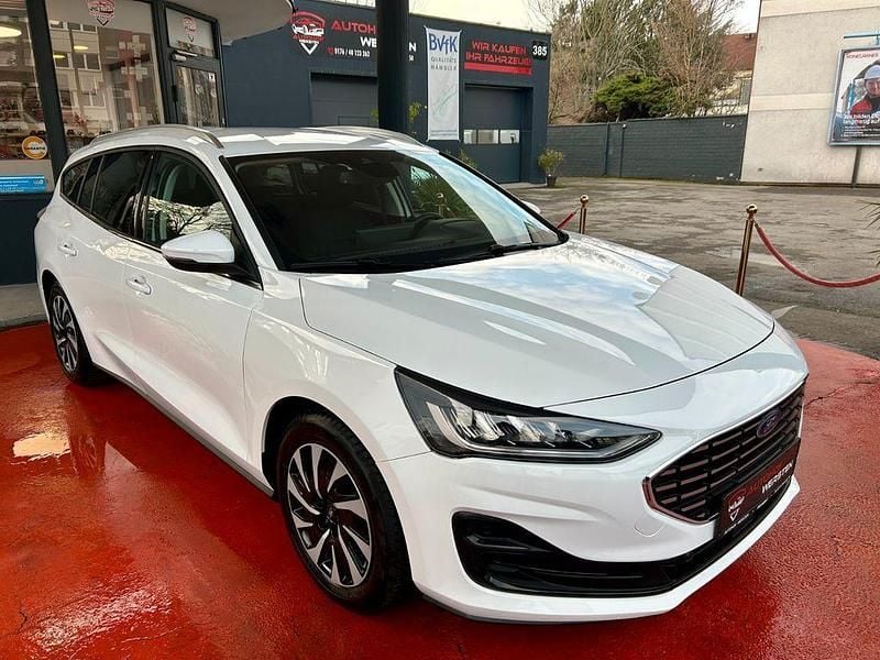 Weiß Gebraucht 2025 Ford Focus Titanium Limousine | 20.490 € (Superpreis) - Bild 1/4