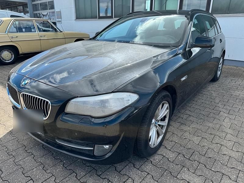 Gebraucht BMW 520 184 PS (135 kW) 2010 Schwarz Kombi