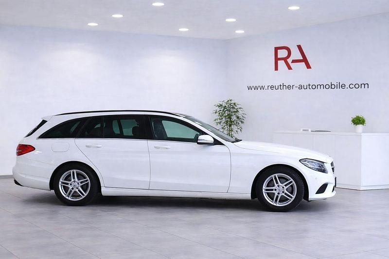 Gebraucht Mercedes C220 194 PS (142 kW) 2020 Weiß Limousine