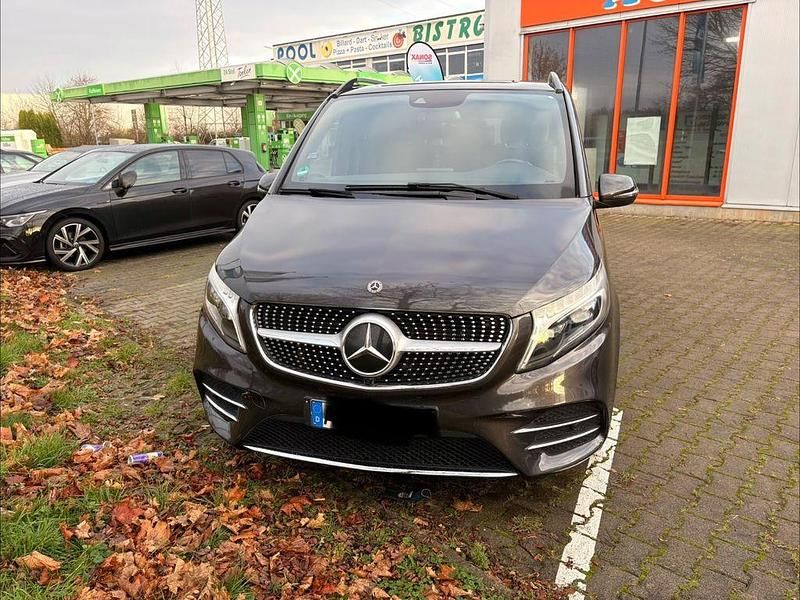 Grau Gebraucht 2021 Mercedes V250 AMG line Van / Kleinbus | 43.500 € (Superpreis) - Bild 1/4