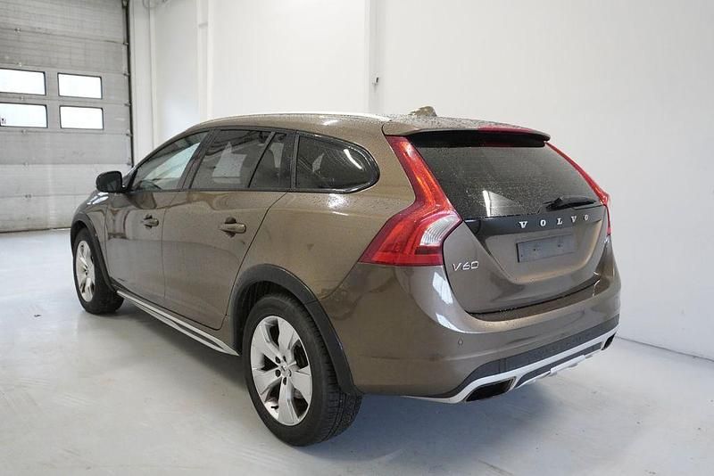 Gebraucht Volvo V60 CC Momentum 190 PS (139 kW) 2016 Kombi