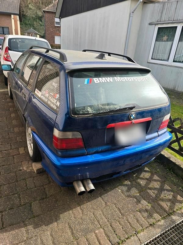 Gebraucht BMW 320 Basis 150 PS (110 kW) 1997 Blau Kombi