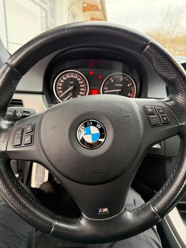 Gebraucht BMW 325 204 PS (150 kW) 2011 Blau Coupé