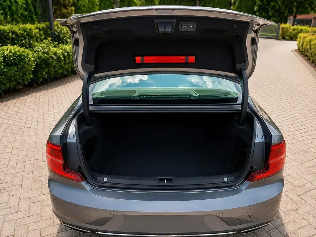 Gebraucht Volvo S90 Momentum 250 PS (183 kW) 2019 Grau Limousine